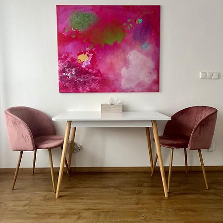 Art Apartment Telc Luaran gambar